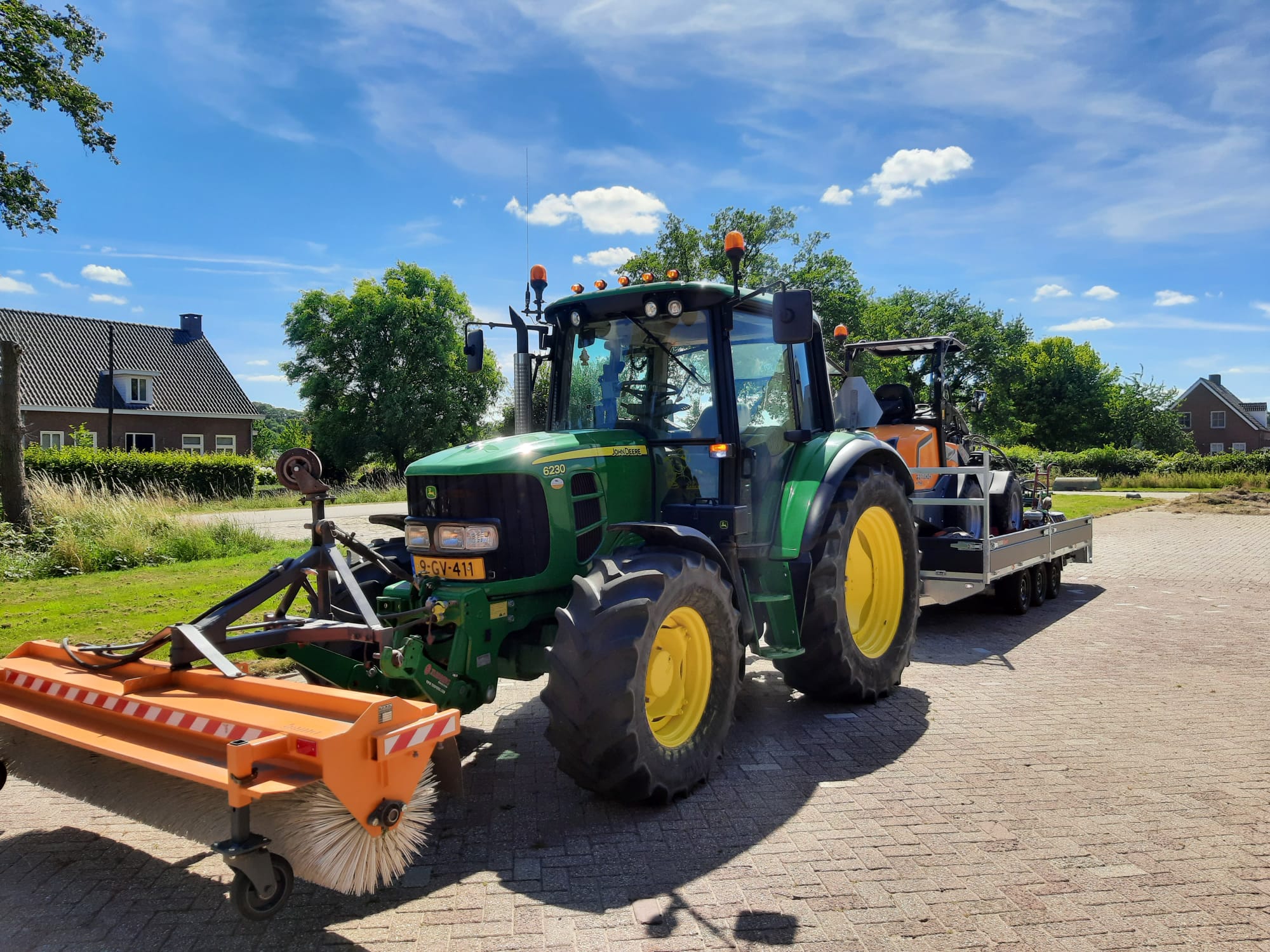 John Deere 6230 onkruid borstelen